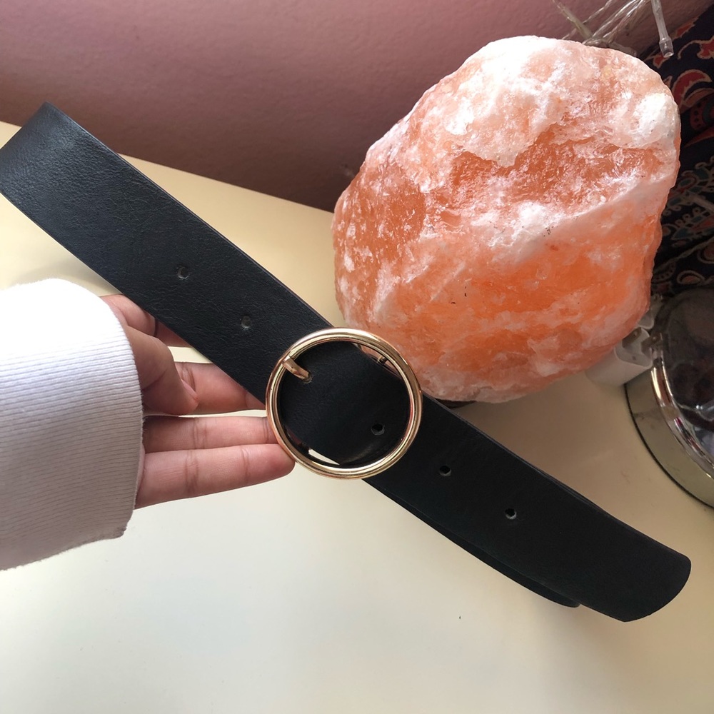 Brandy Melville Gold Circle Belt 💫💫